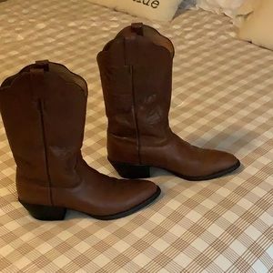 Roadwolf brown leather cowboy boots, size 6 1/2. Worn very few times